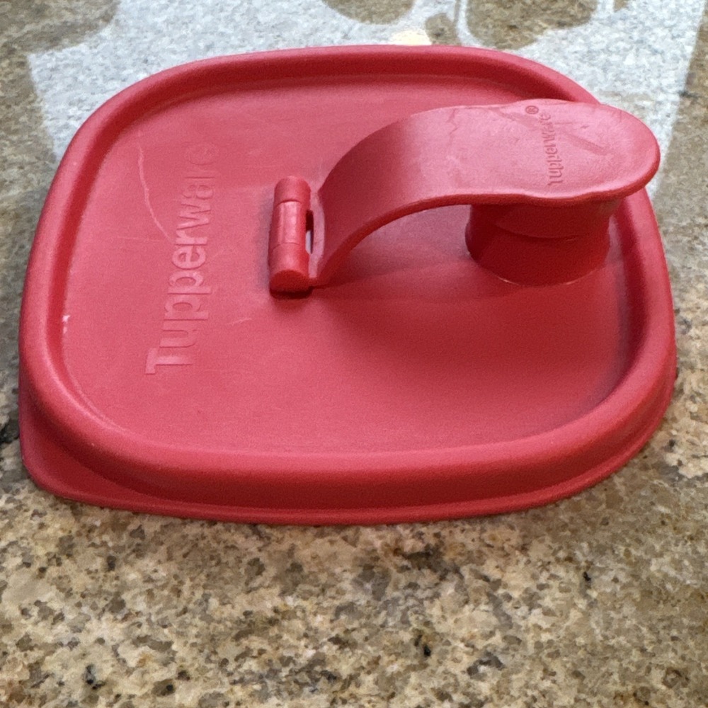Red Tupperware REPLACEMENT‎ Flip Top Lid 5773 FOR Square Beverage Pitcher 5772A - Picture 4 of 8